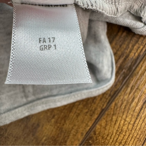 St. John Heather Gray Viscose and Silk Asymmetrical Top, Beaded Scoop Neck - Picture 14 of 14